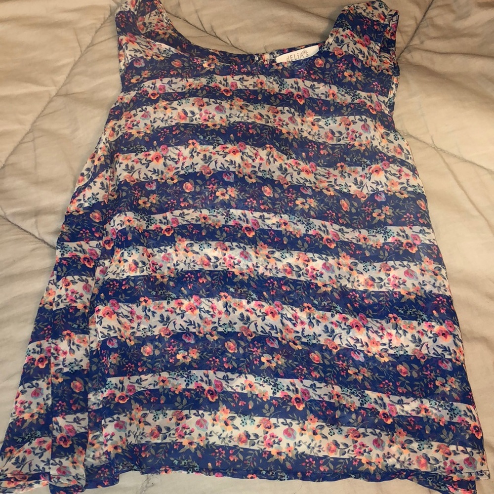 Flowered tank top with crossed back